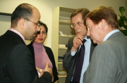 Hael Al-Fahoum, Generaldelegierter Palästinas, 3.v.l.